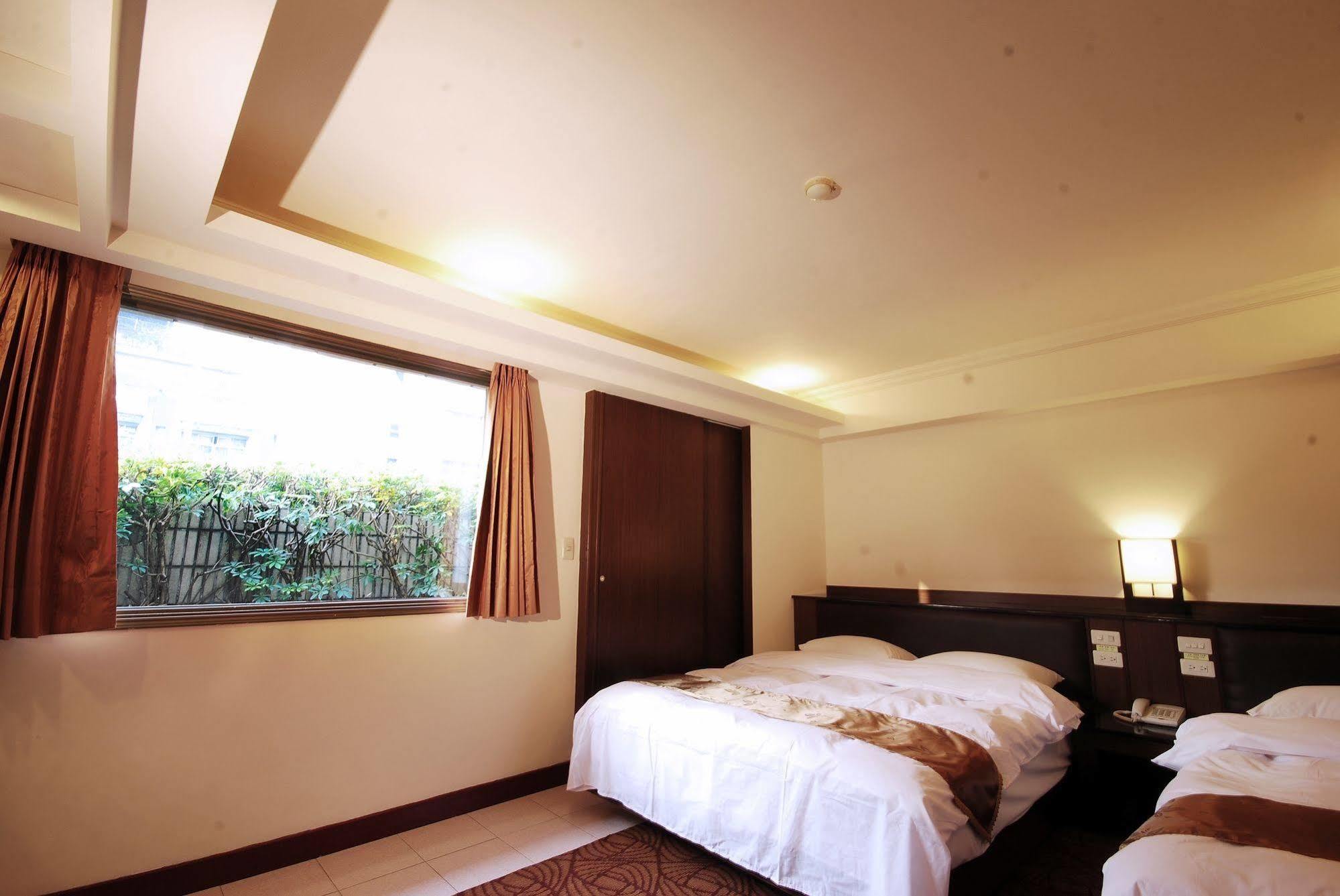 The Enterpriser Hotel Taichung Exteriör bild