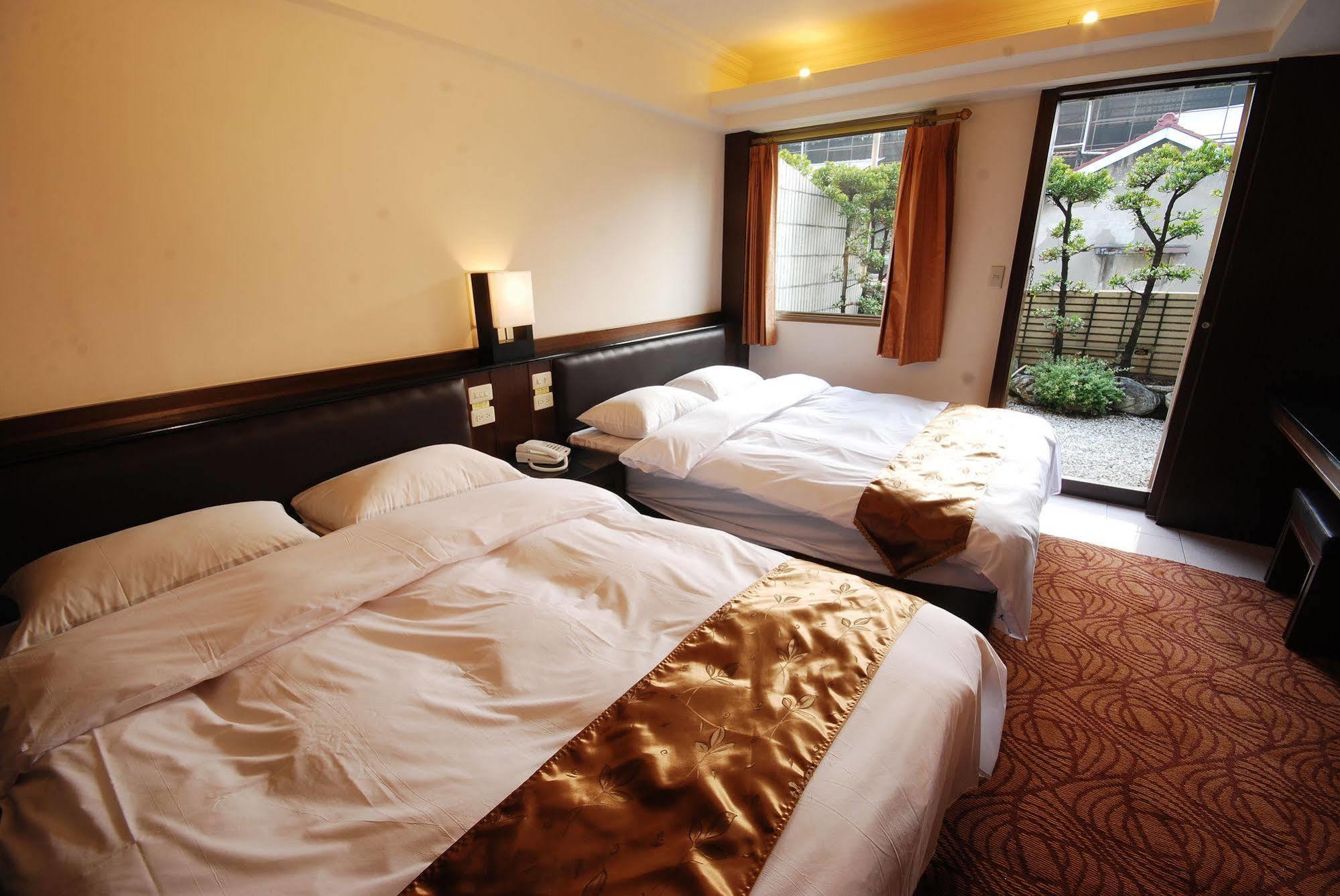 The Enterpriser Hotel Taichung Exteriör bild