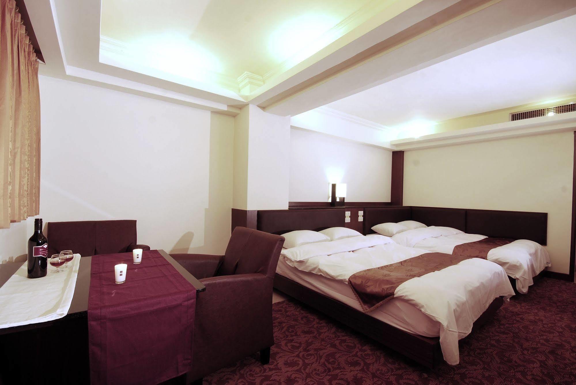 The Enterpriser Hotel Taichung Exteriör bild