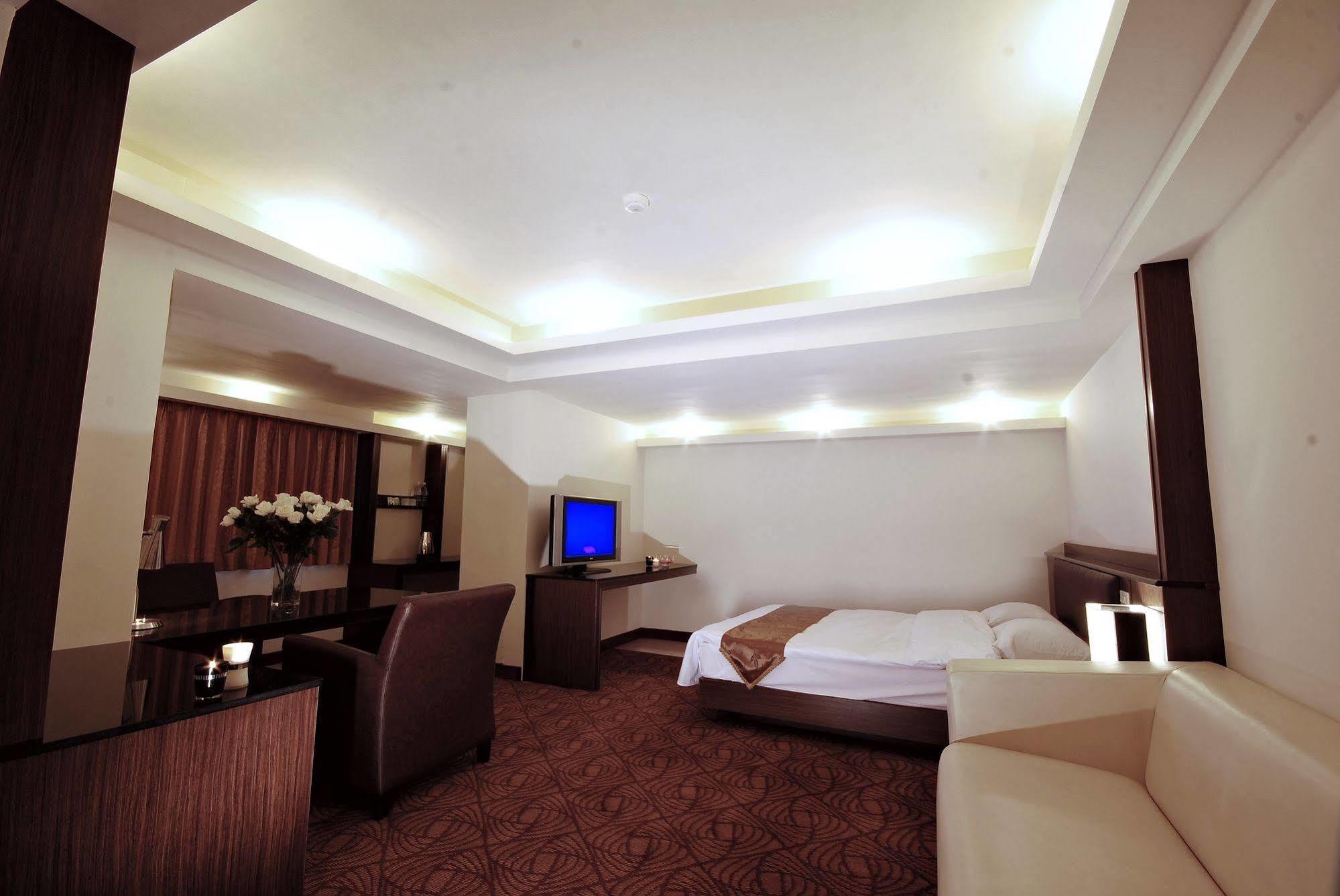 The Enterpriser Hotel Taichung Exteriör bild