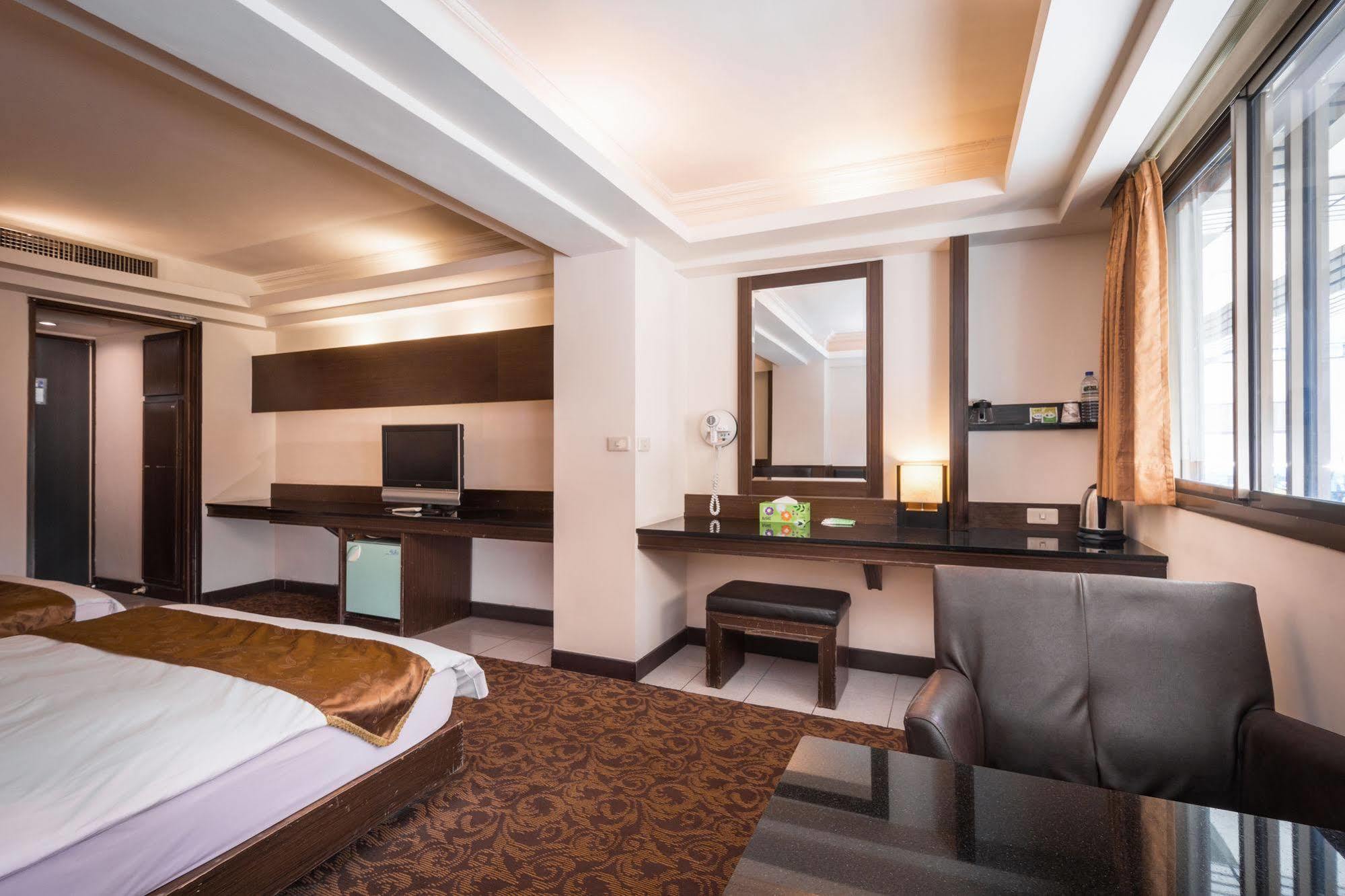 The Enterpriser Hotel Taichung Exteriör bild