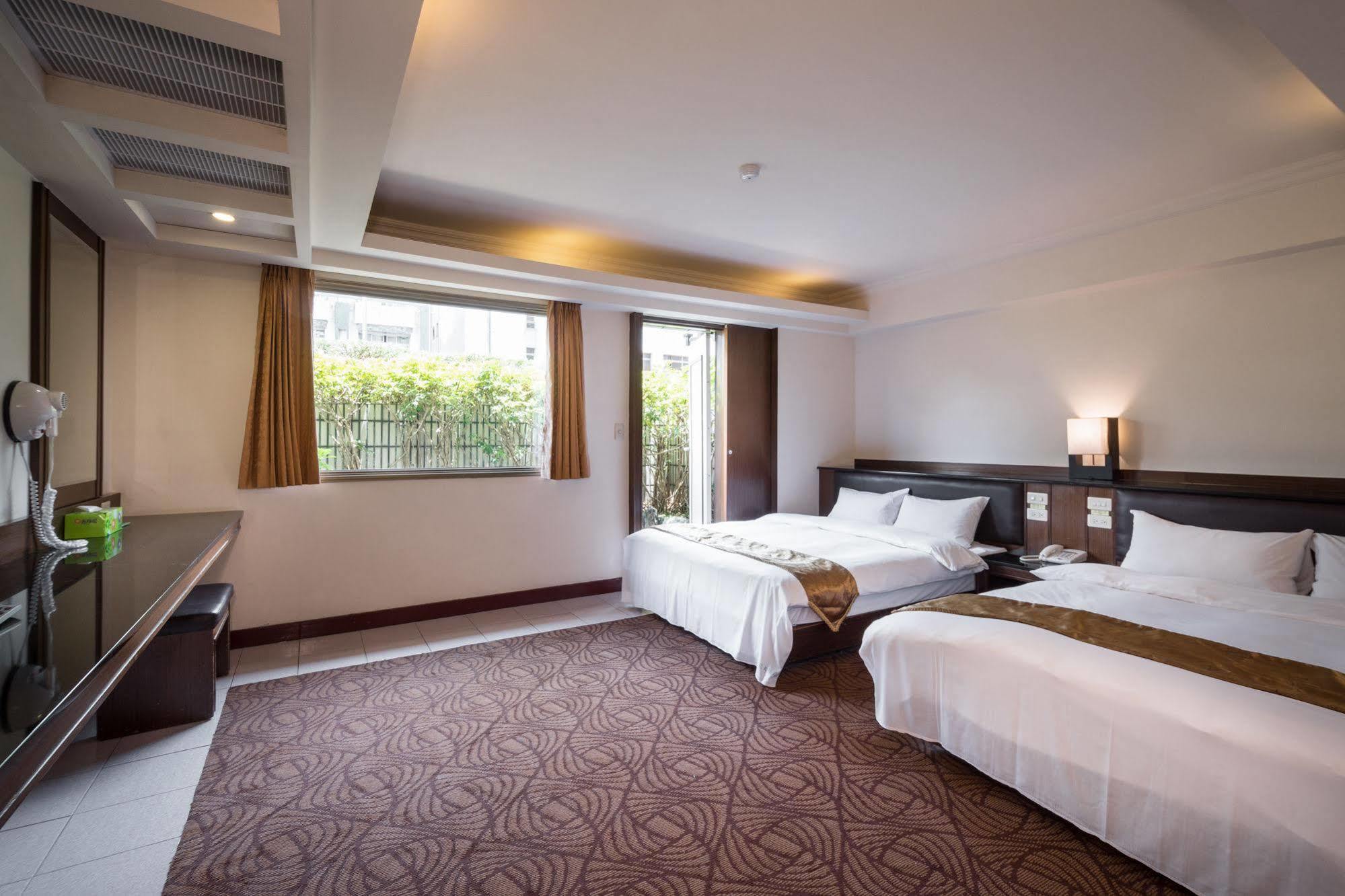 The Enterpriser Hotel Taichung Exteriör bild