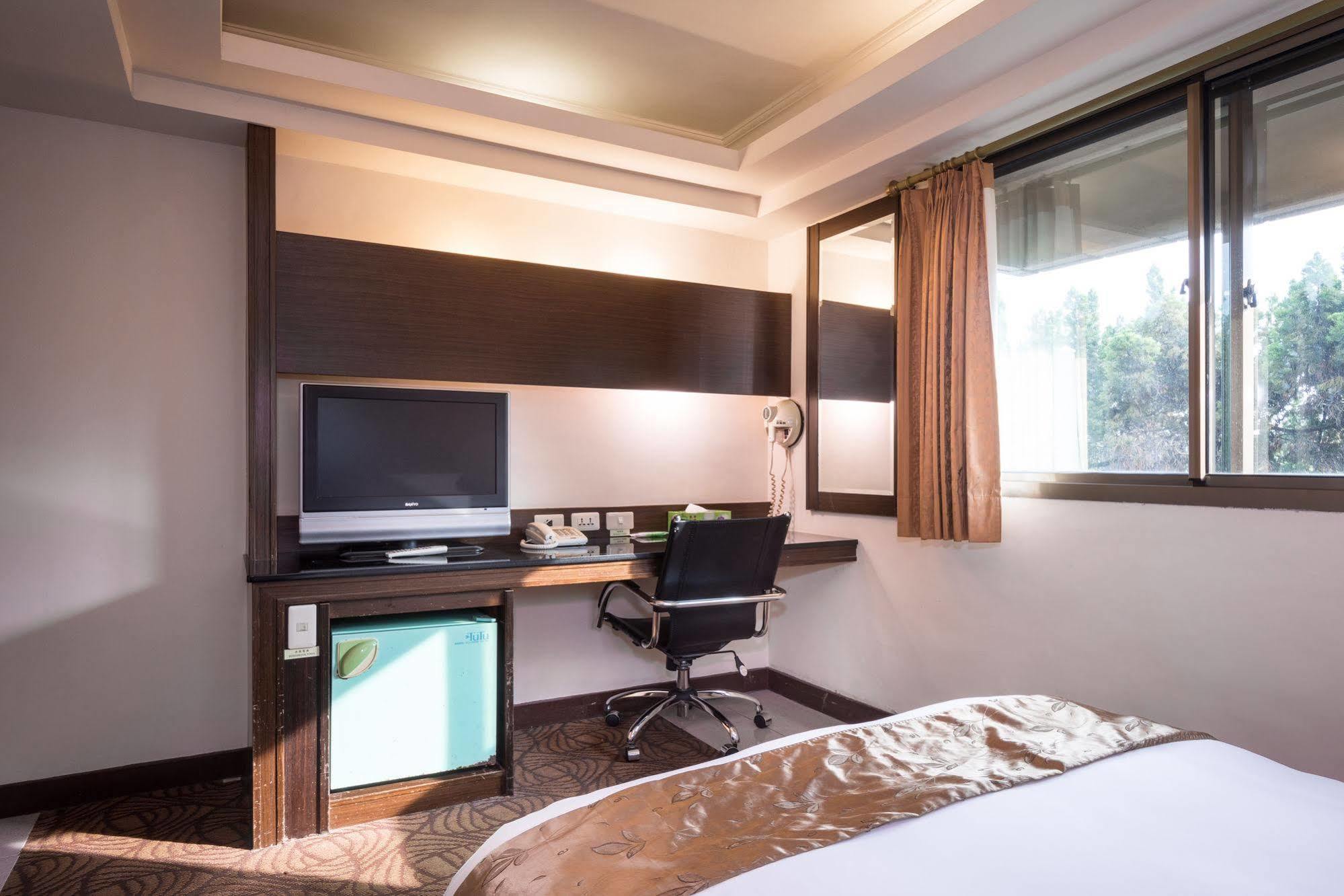 The Enterpriser Hotel Taichung Exteriör bild