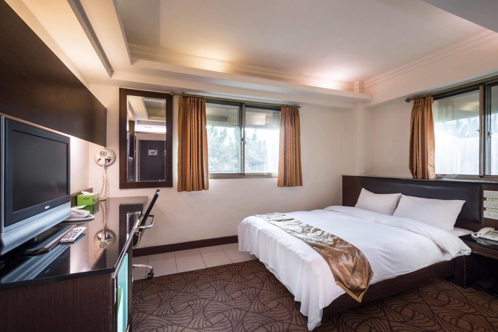 The Enterpriser Hotel Taichung Exteriör bild